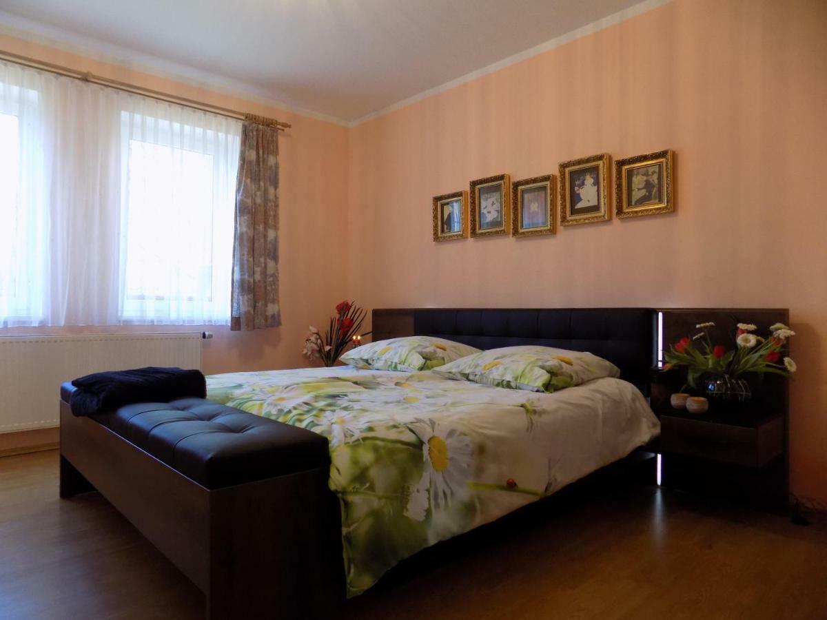 Landhaus Florian Apartment Rovensko pod Troskami Exterior foto