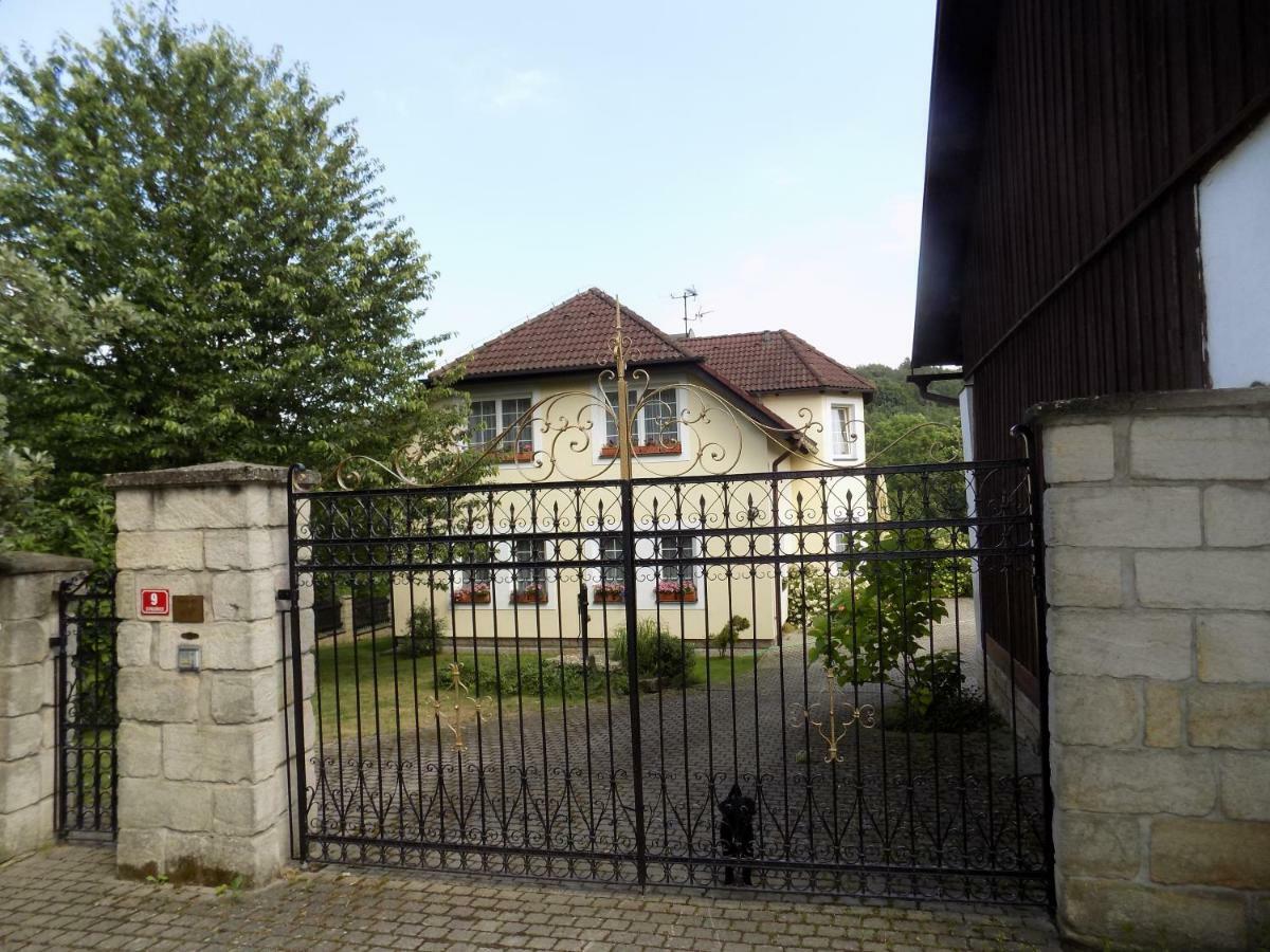 Landhaus Florian Apartment Rovensko pod Troskami Exterior foto