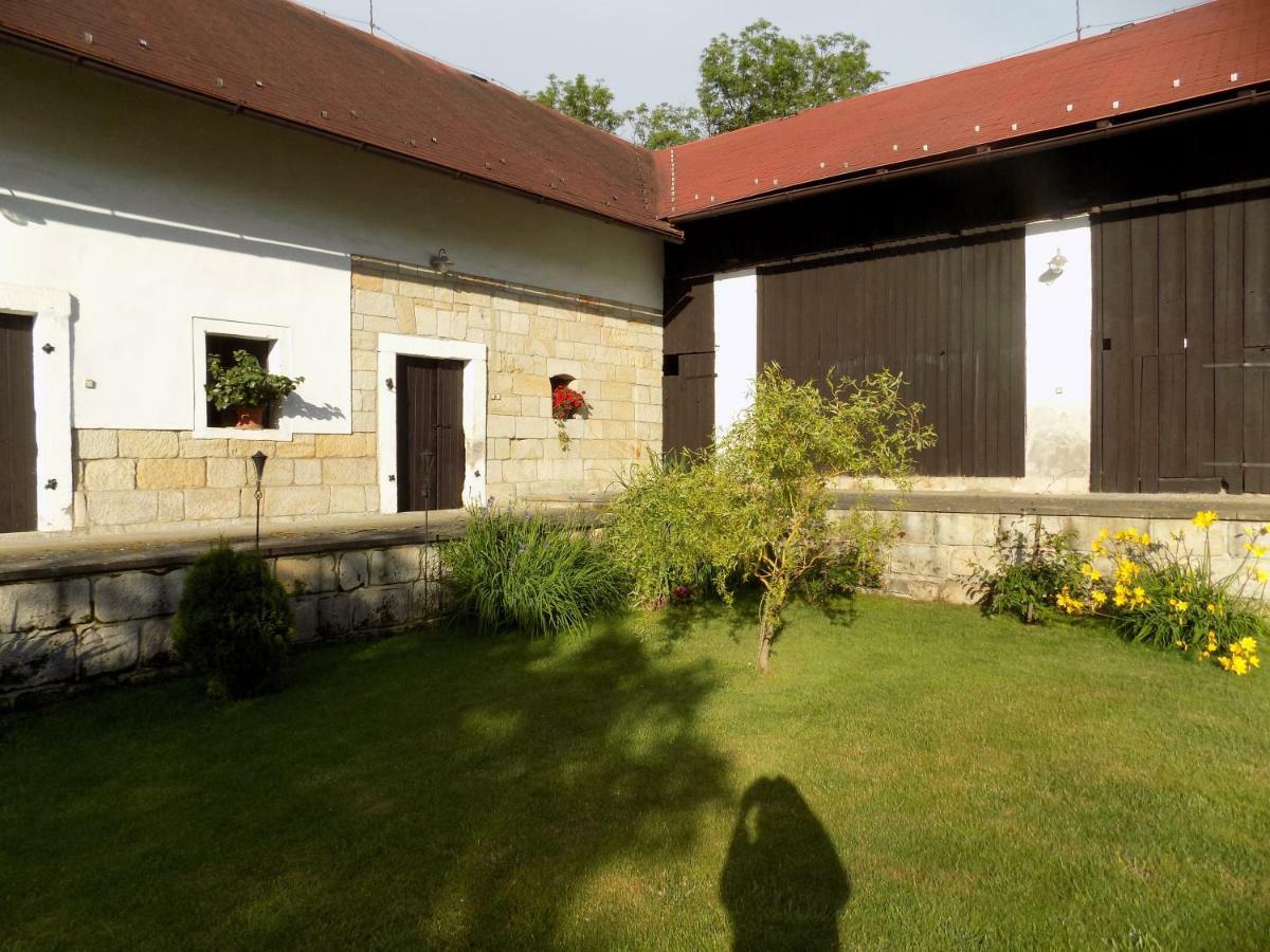 Landhaus Florian Apartment Rovensko pod Troskami Exterior foto